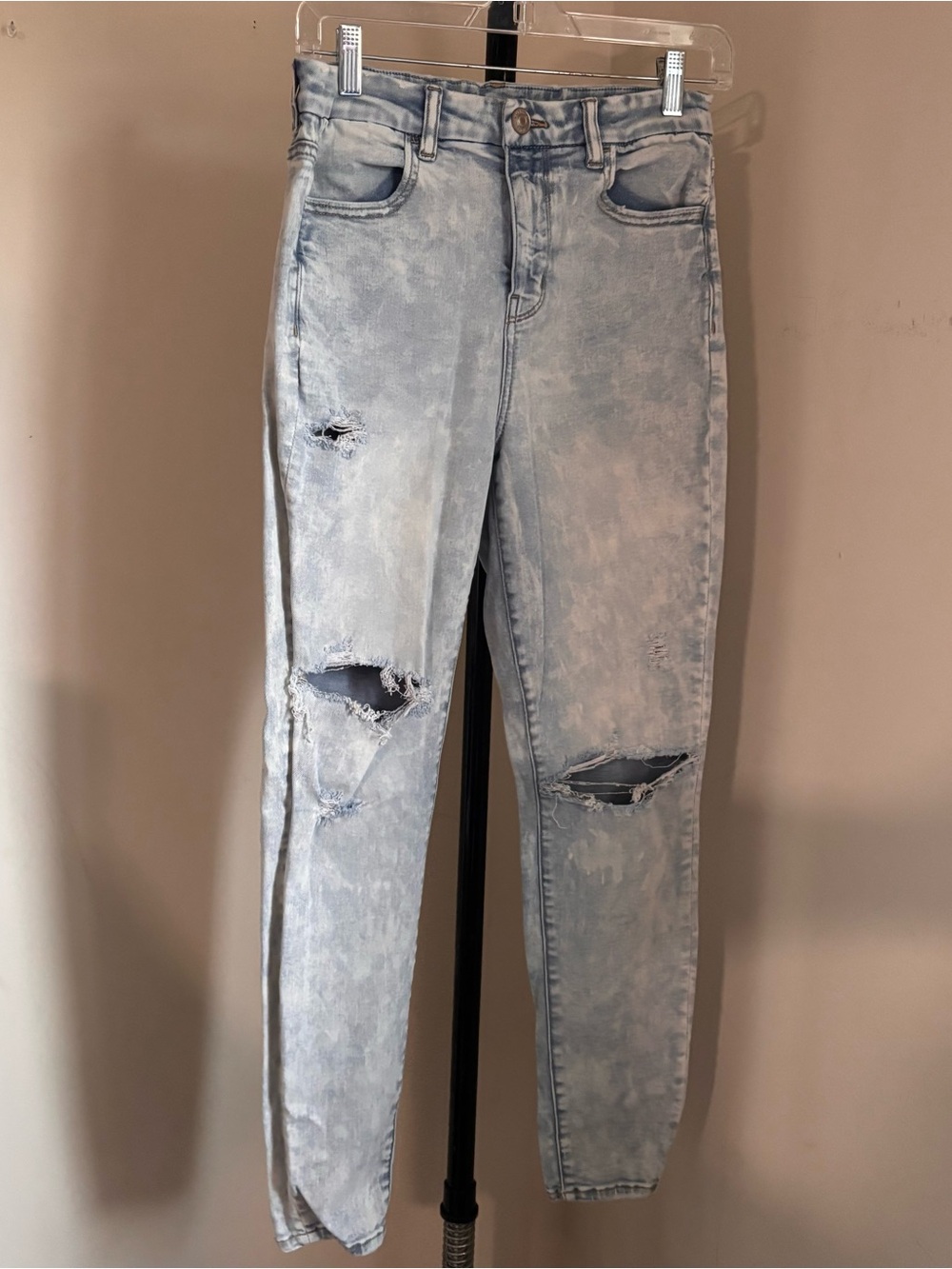 Curvy High-Rise Light Wash Distressed Women’s Jeggings